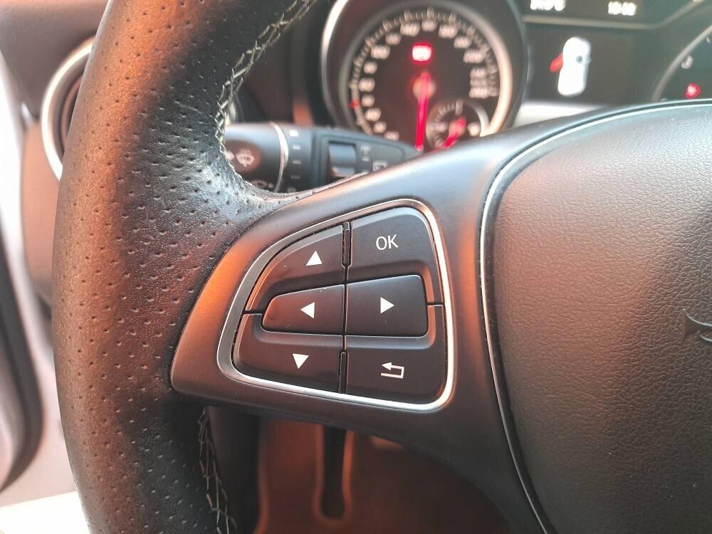 MERCEDES GLA 180 D SPORT