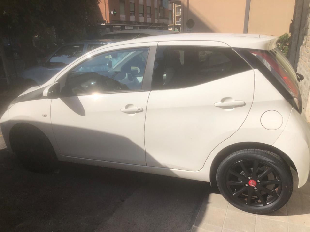 Toyota Aygo 1.0 VVT-i 69 CV 5 porte Automatica - 07/2015 Km 81000