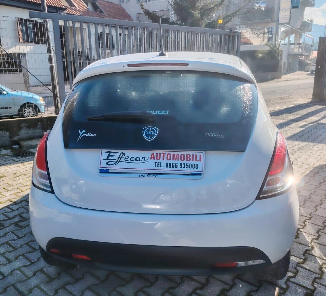 Lancia Ypsilon 1.0 FireFly 5 porte S&S Hybrid Ecochic Silver