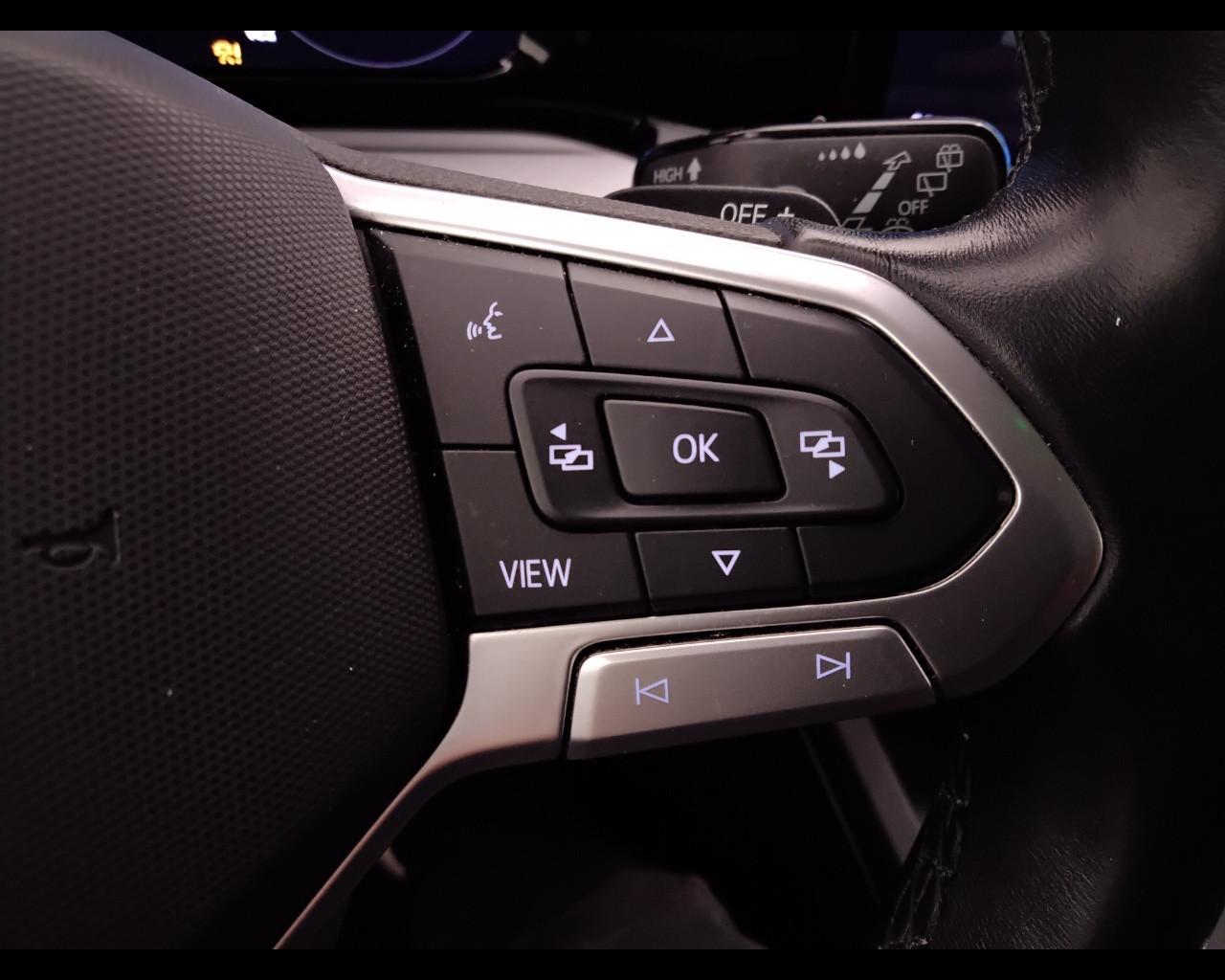 VOLKSWAGEN Golf VIII 2020 - Golf 1.0 etsi evo Life 110cv dsg