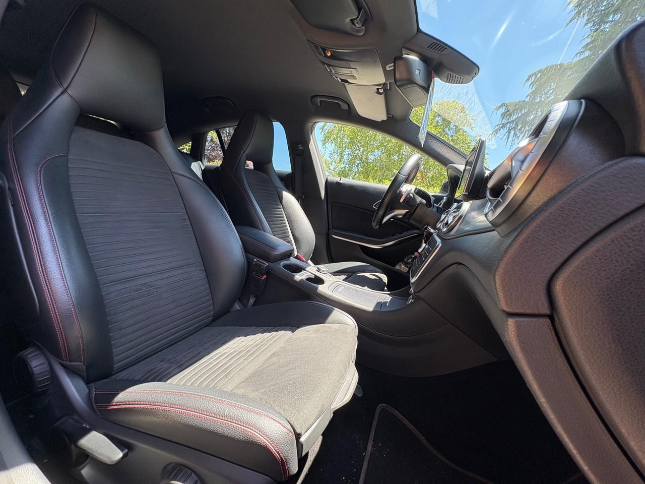Mercedes-benz CLA 250 S.W. 4Matic Automatic Premium Dark Night