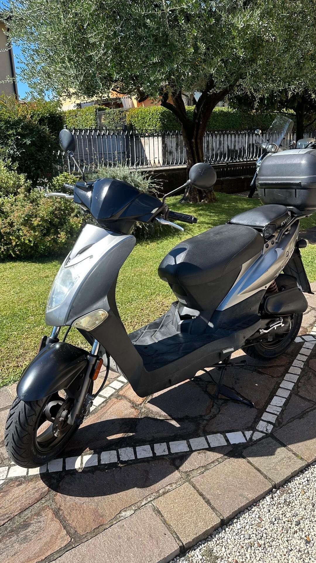 Kymco Agility 50 R12 con bauletto post
