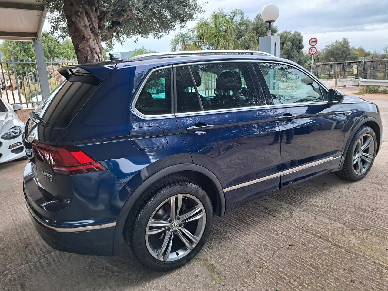 Volkswagen Tiguan 2.0 BiTDI SCR DSG 4MOTION Executive R-Line BMT