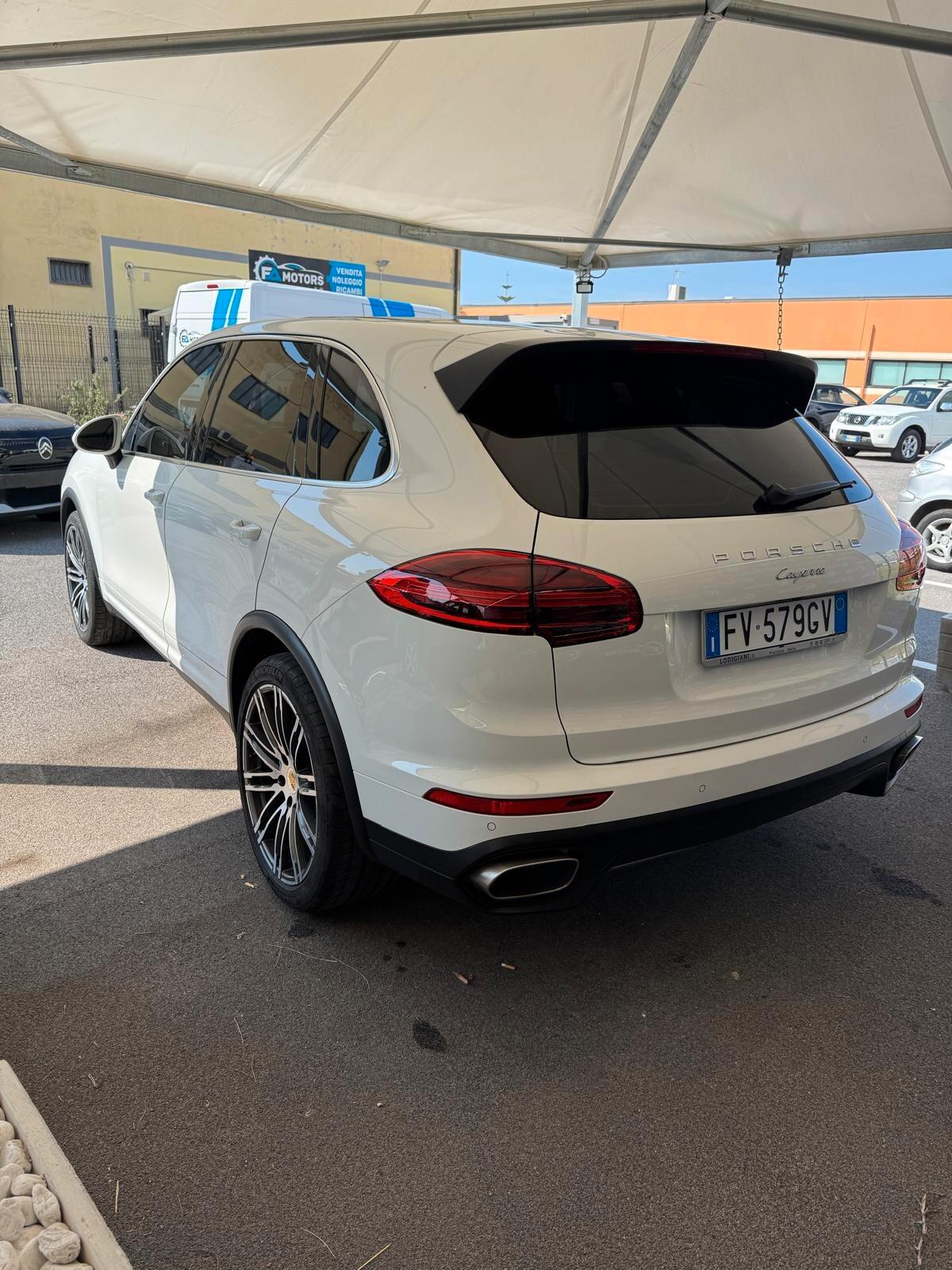 Porsche Cayenne 3.0 Diesel v6 - full optional!!!