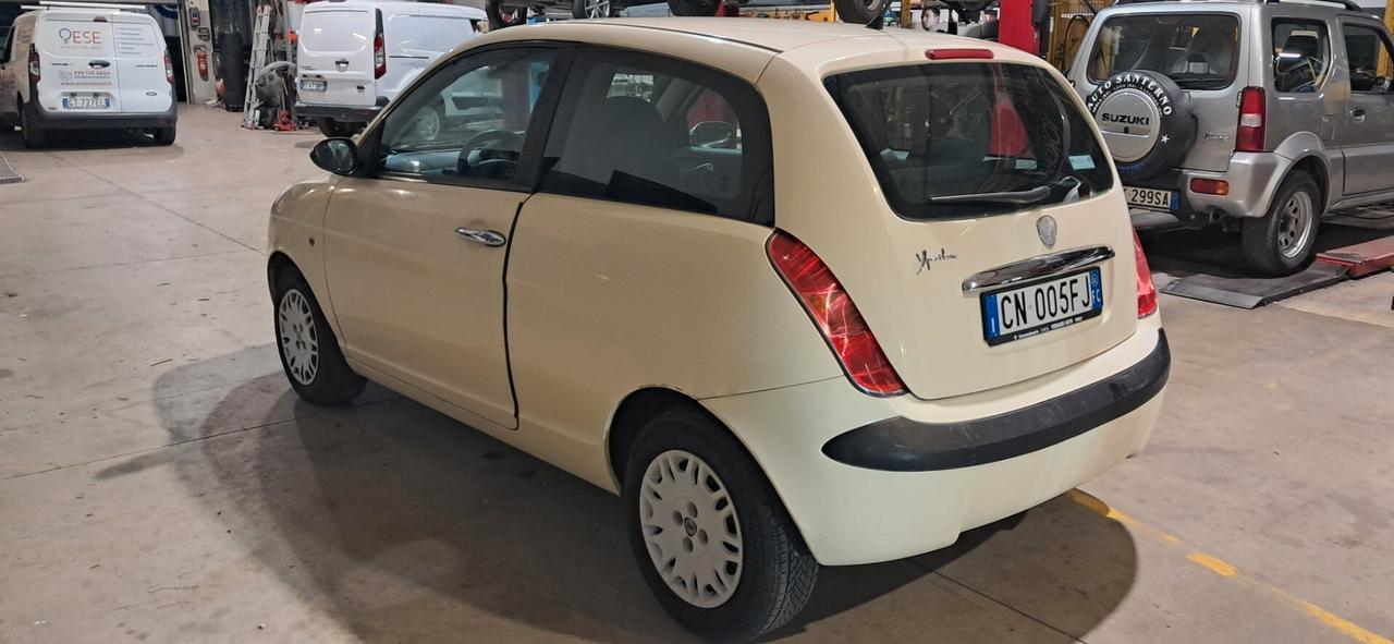 Lancia Ypsilon 1.2 16V Platino