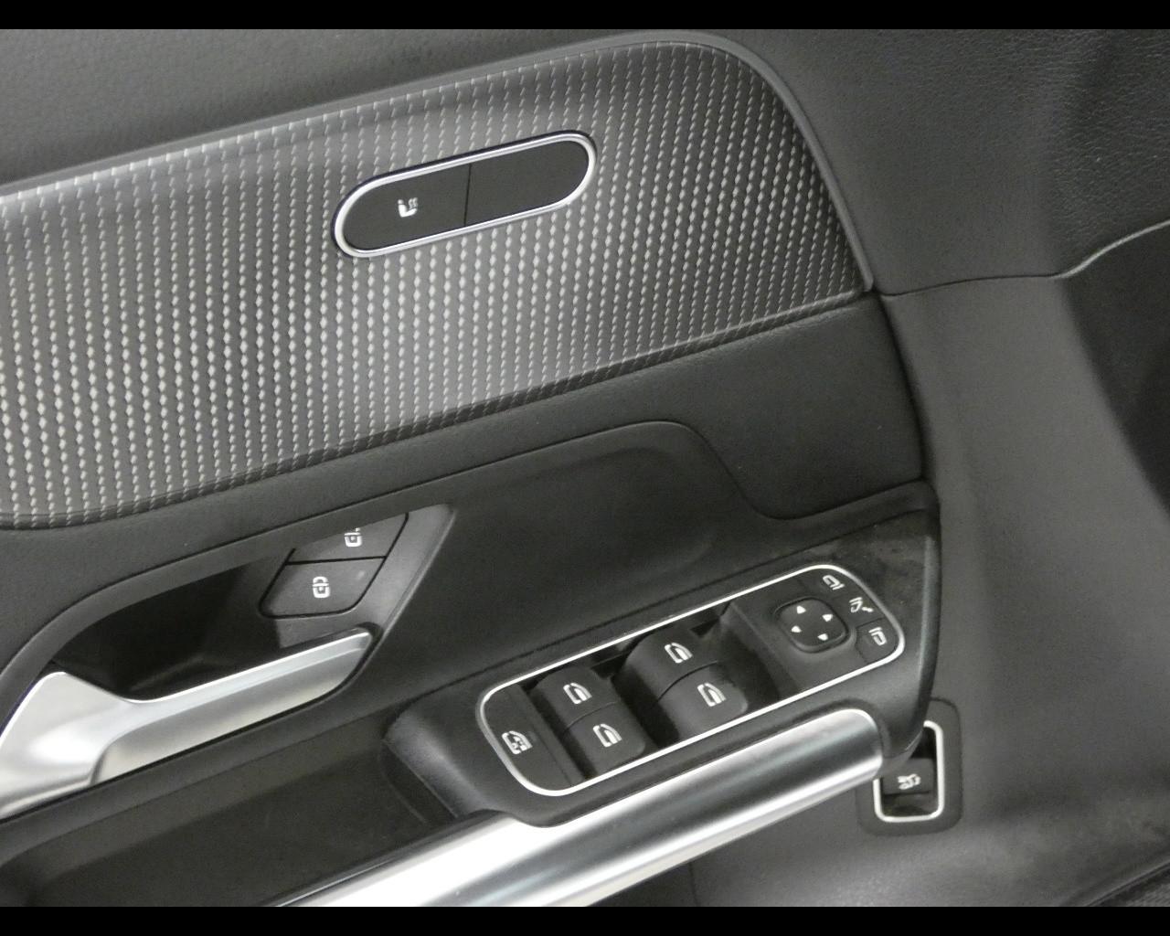 Mercedes-Benz GLA (H247) - GLA 200 d Automatic Sport