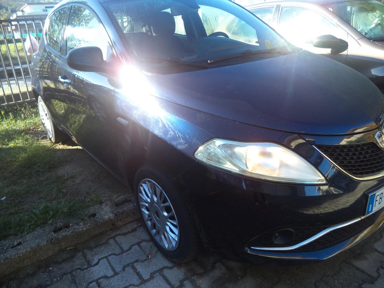 Lancia Ypsilon 1.2 69 CV 5 porte Silver