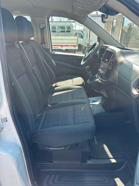 Autocarro pulmino Mercedes 9 posti