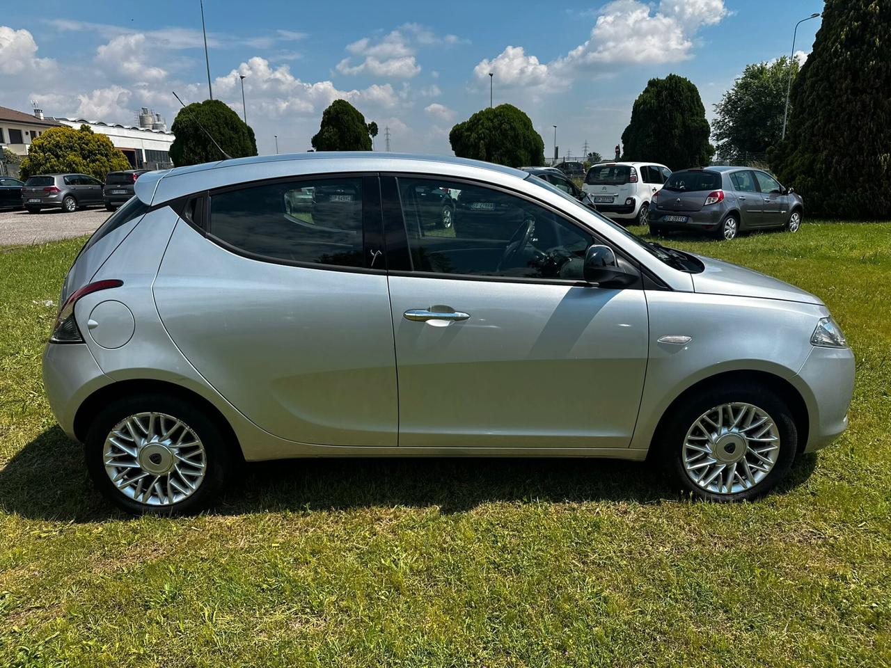 Lancia Ypsilon 85CV CAMBIO AUTOMATICO