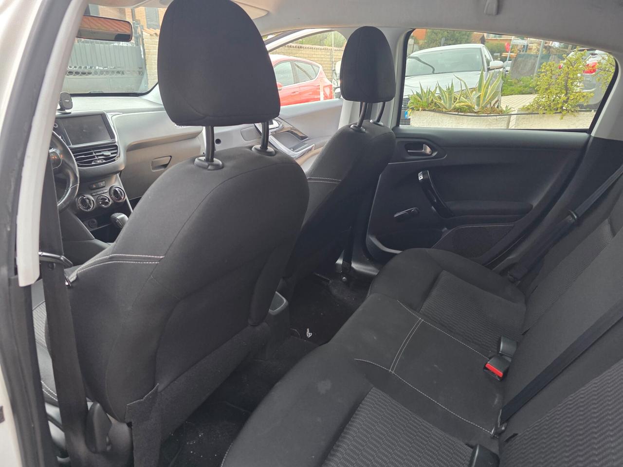 Peugeot 208 PureTech 82 5 porte Black Line