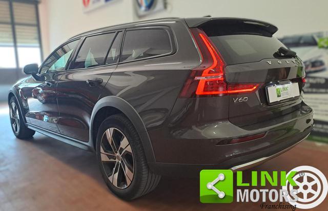 VOLVO V60 Cross Country 2.0 B4 D 211H 195 MHEV HYBRID PLUS AWD AUTOMATICA