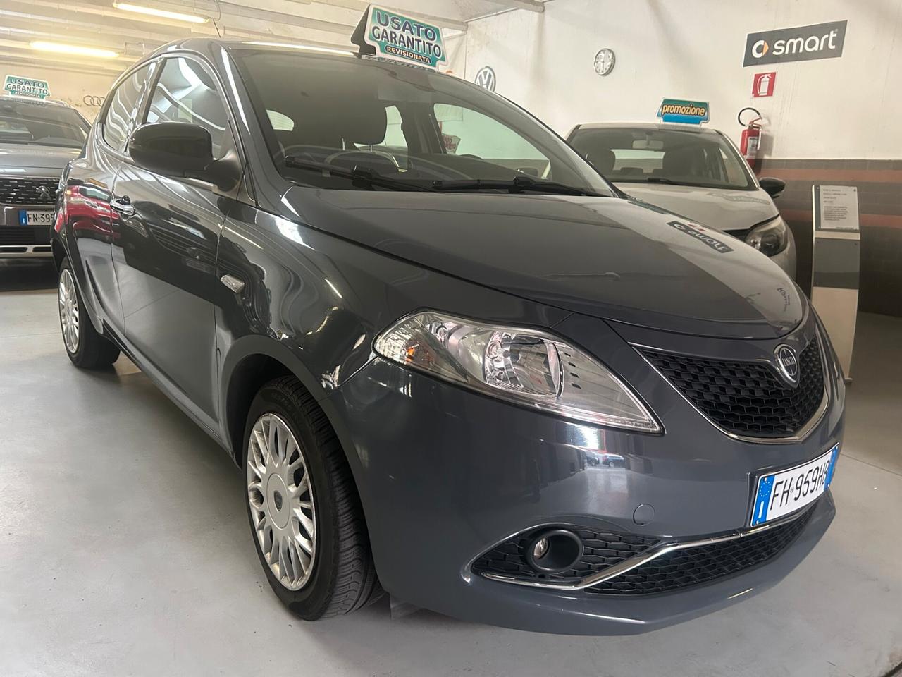Lancia Ypsilon 1.2 69 CV 5 porte Platinum