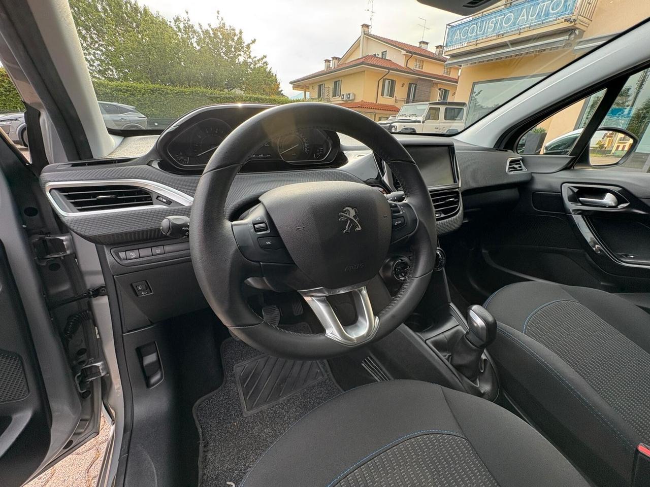 PEUGEOT 208 1.2 BENZ KM 49.066 SI A NEOPATENTATI