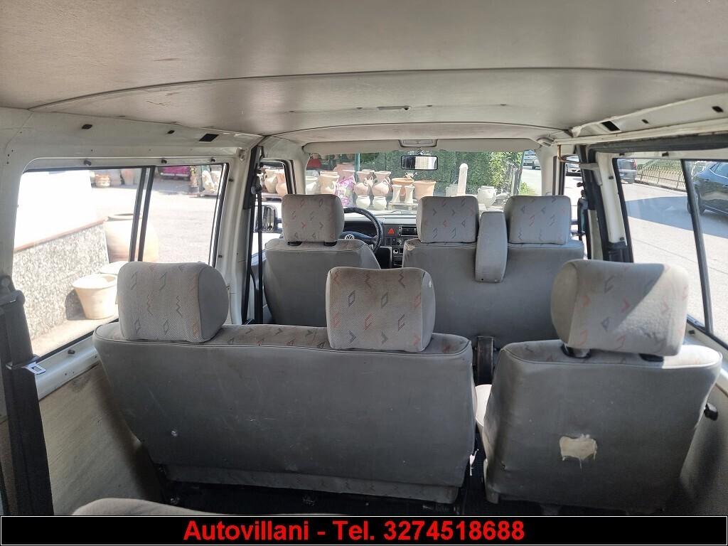 VOLKSWAGEN CARAVELLE-9 POSTI 2001