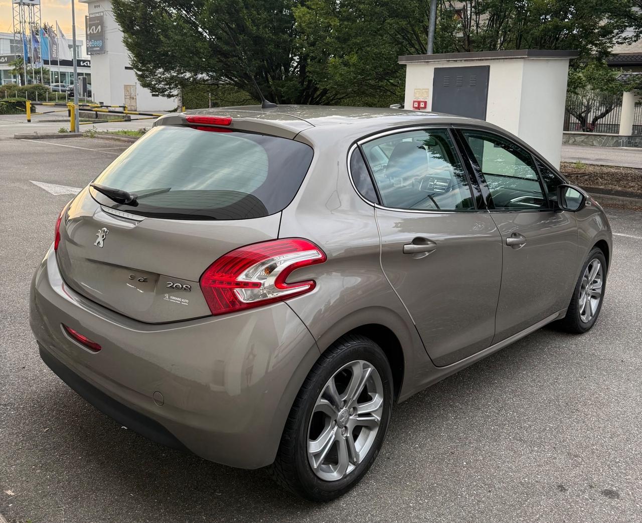 Peugeot 208 1.4 HDi 68 CV 5 porte Access