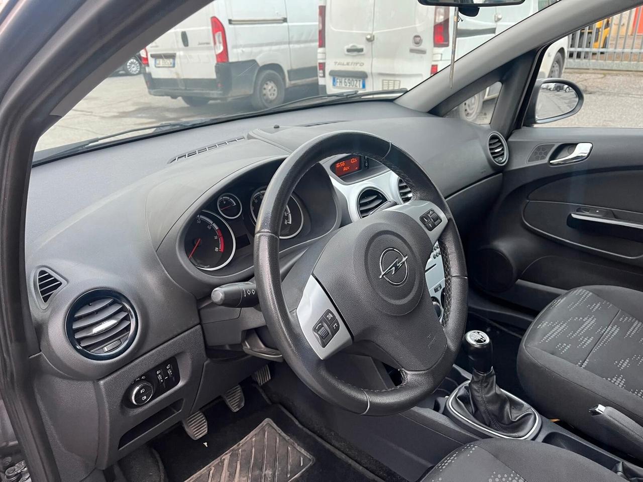 Opel Corsa 1.2 5 porte Club