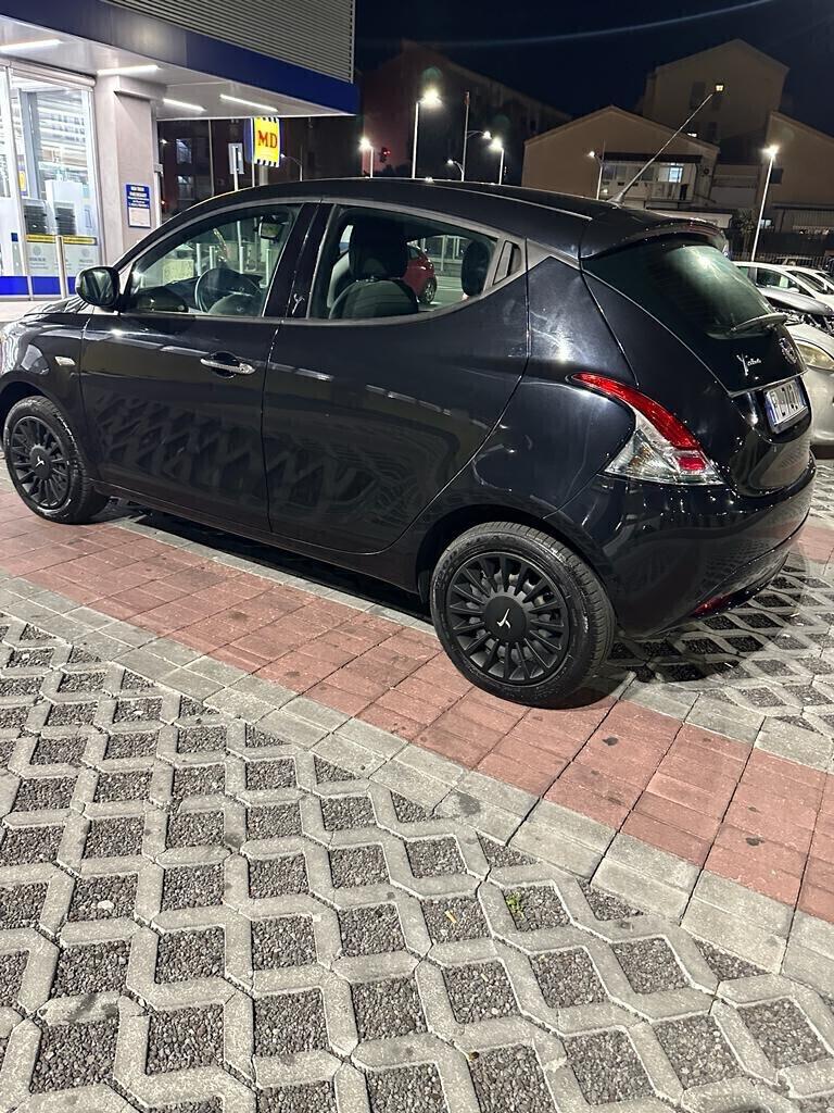 Lancia Ypsilon 1.2 69 CV 5 porte Silver