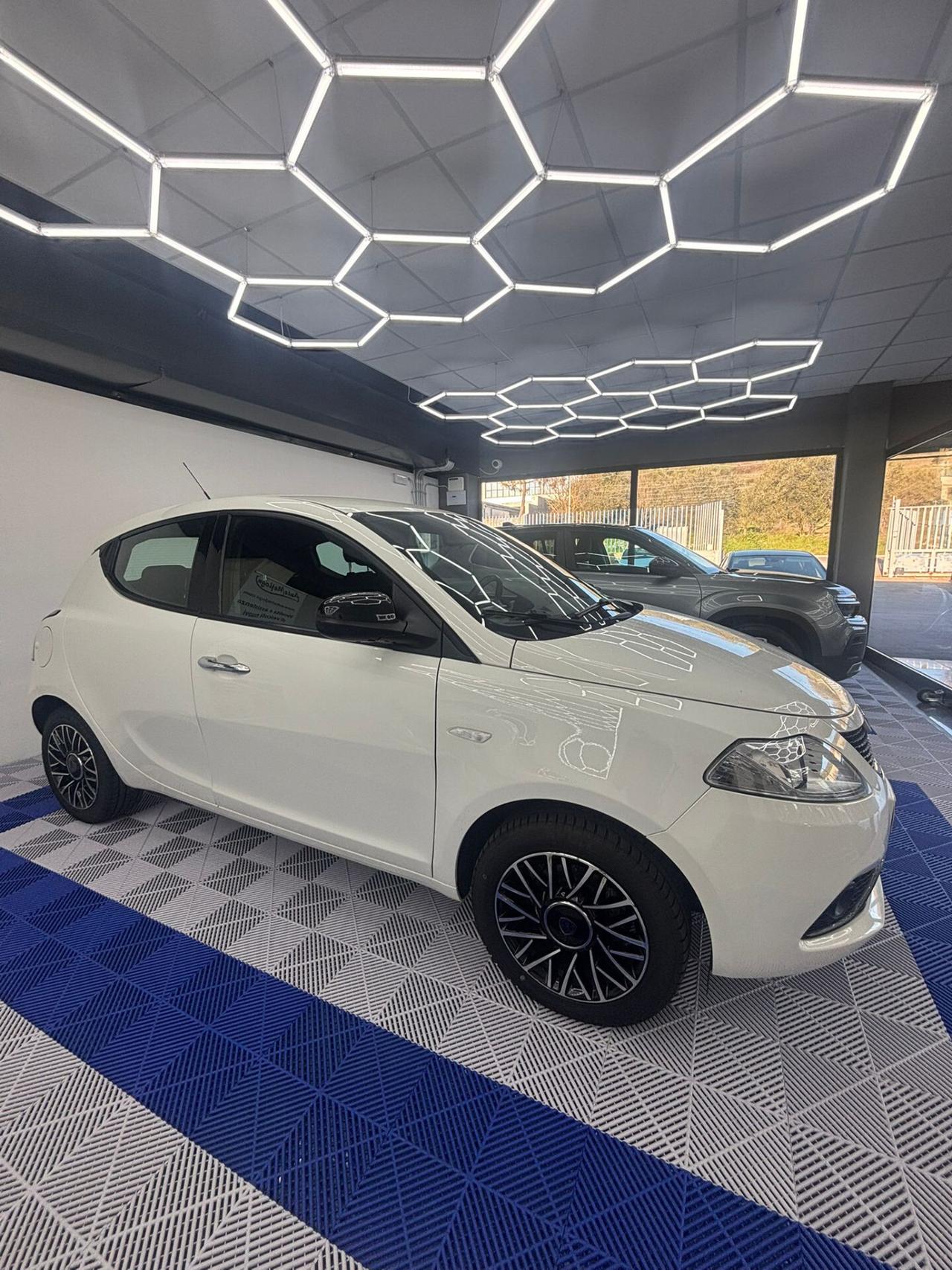 Lancia Ypsilon 1.2 69 CV 5 porte S&S Gold