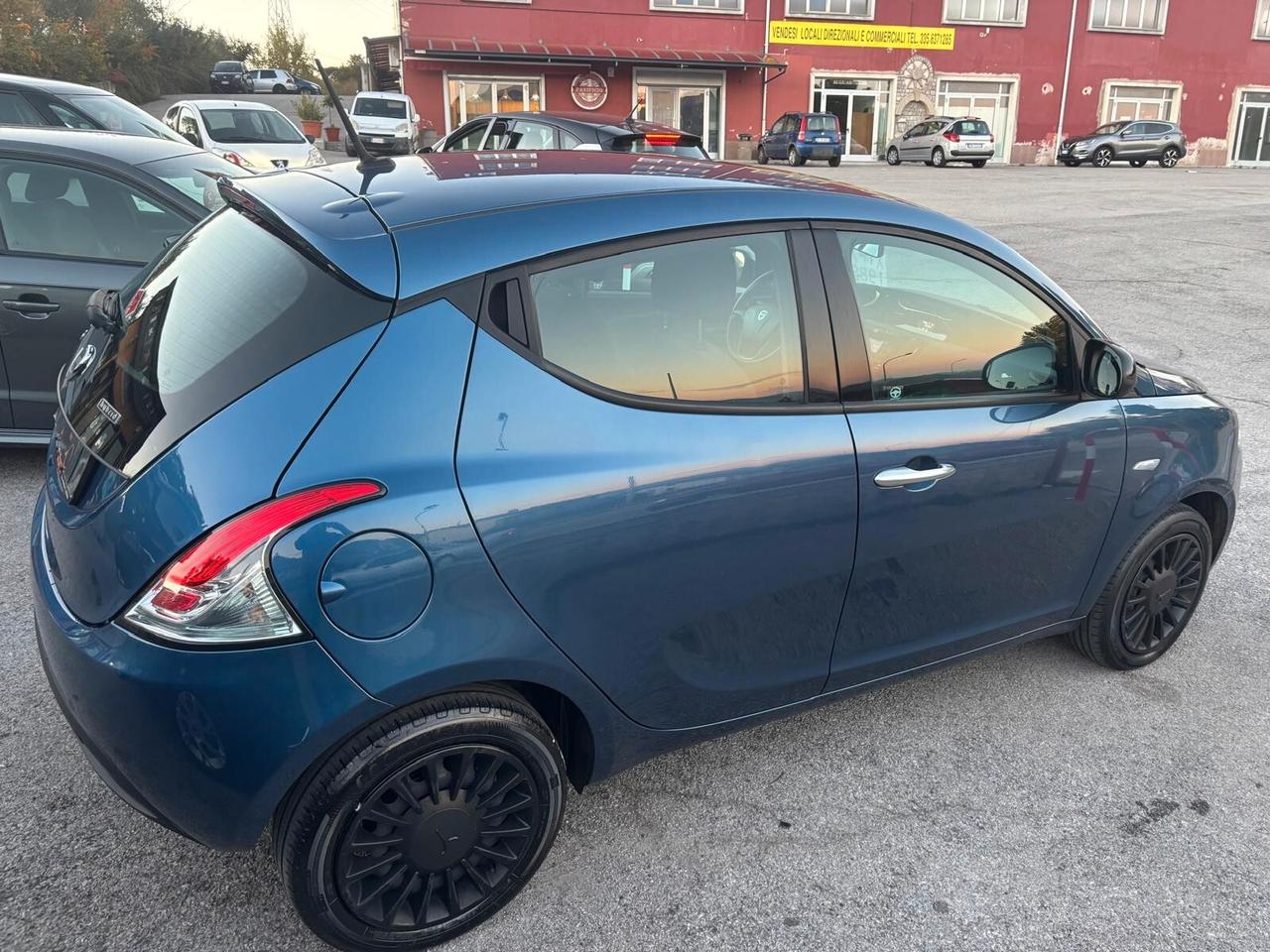 Lancia Ypsilon 1.0 FireFly 5 porte S&S Hybrid UnYca