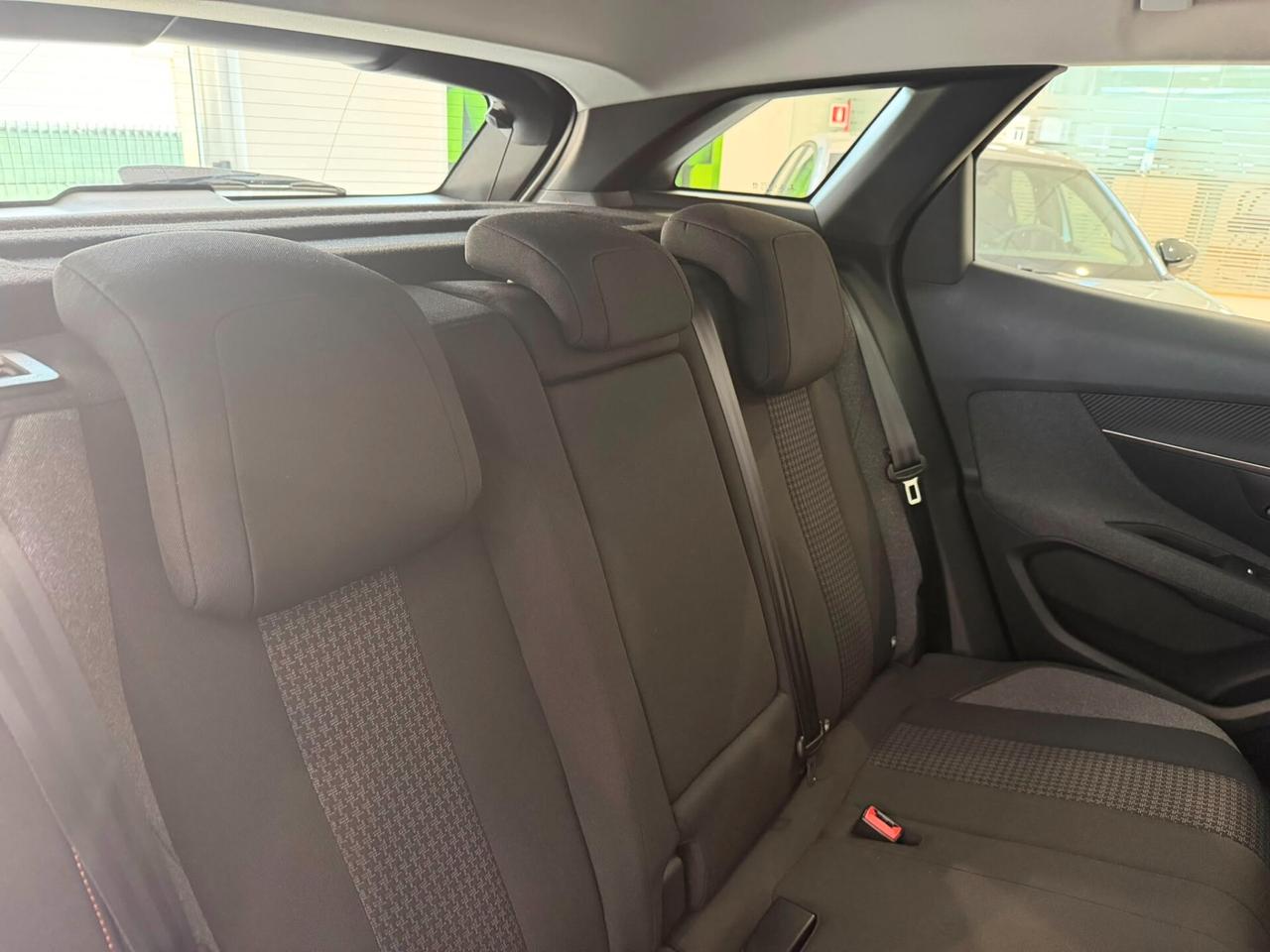 Peugeot 3008 BlueHDi 130 S&S Active Business