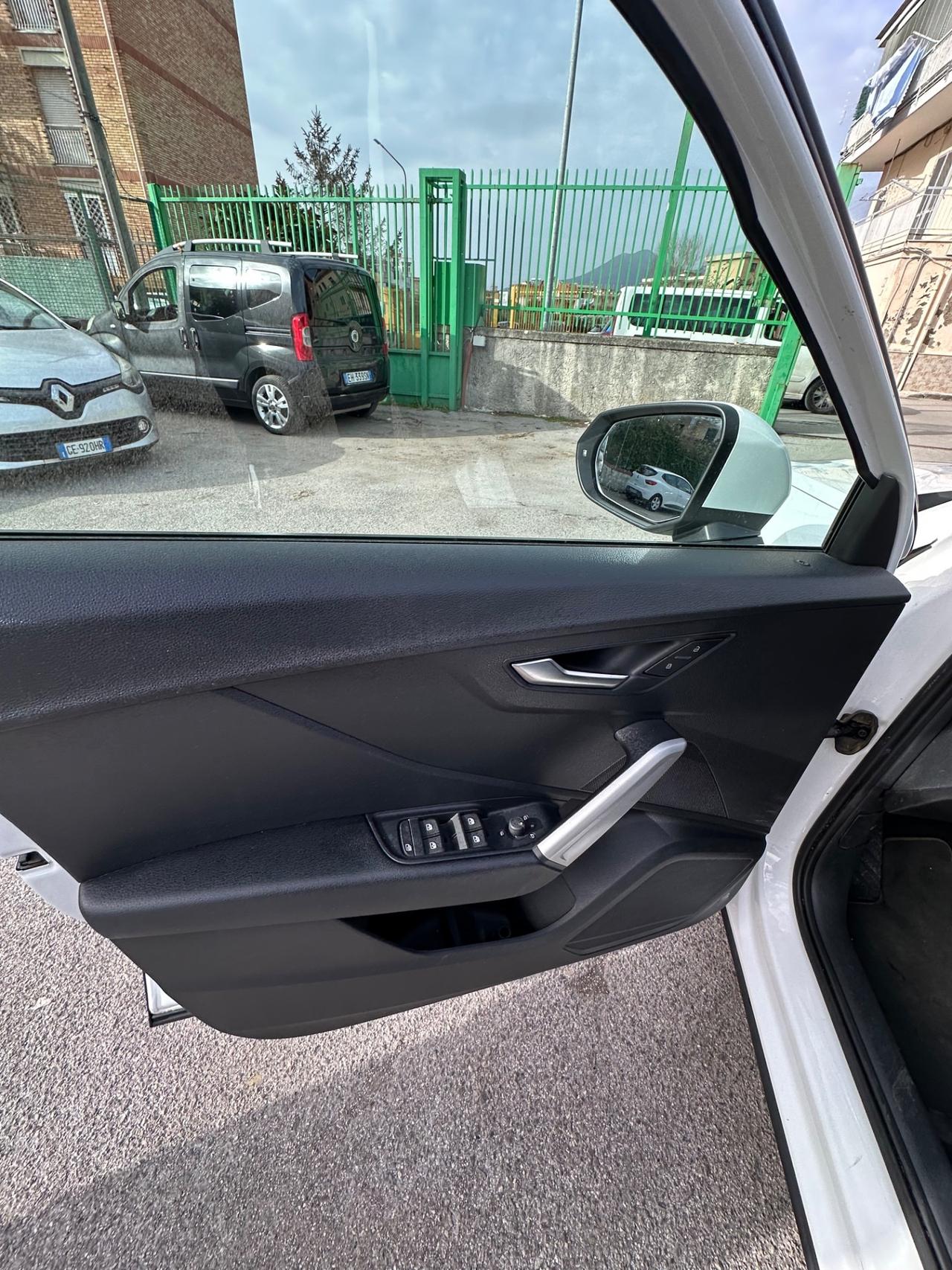 Audi Q2 30 TDI S tronic Identity Black