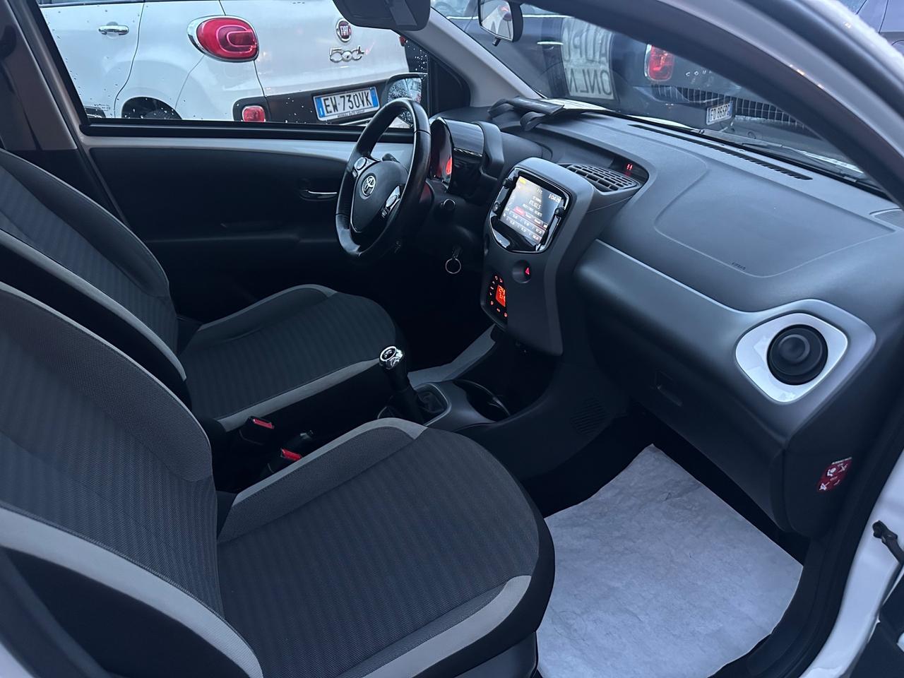 Toyota Aygo Connect 1.0 VVT-i 72 CV 5 porte x-cool