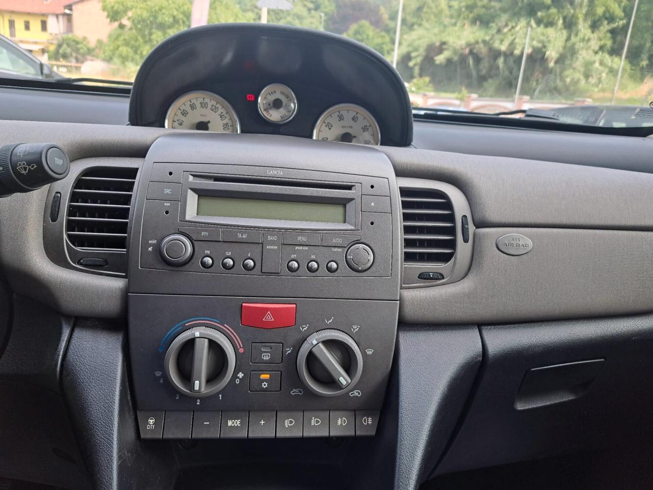 Lancia Ypsilon 1.3 Multijet / 69CV / OK NEOPATENTATI