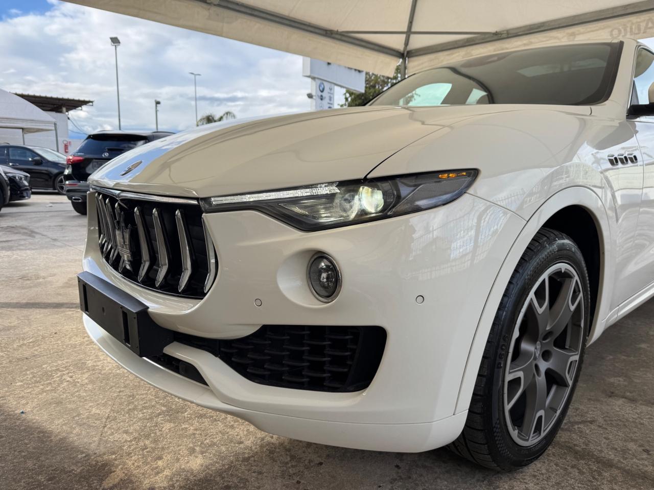 MASERATI LEVANTE V6 275 CV AWD GRANLUSSO / TETTO