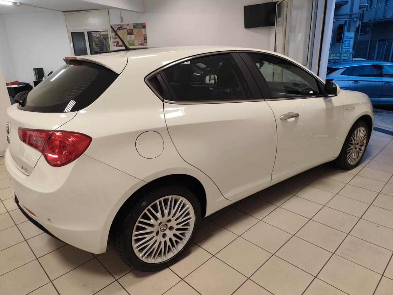 Alfa Romeo Giulietta 1.6 JTDm-2 105 CV Exclusive