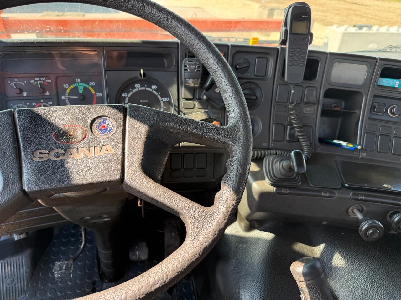 Scania P93.220 Cisterna bitume con asfaltatrice