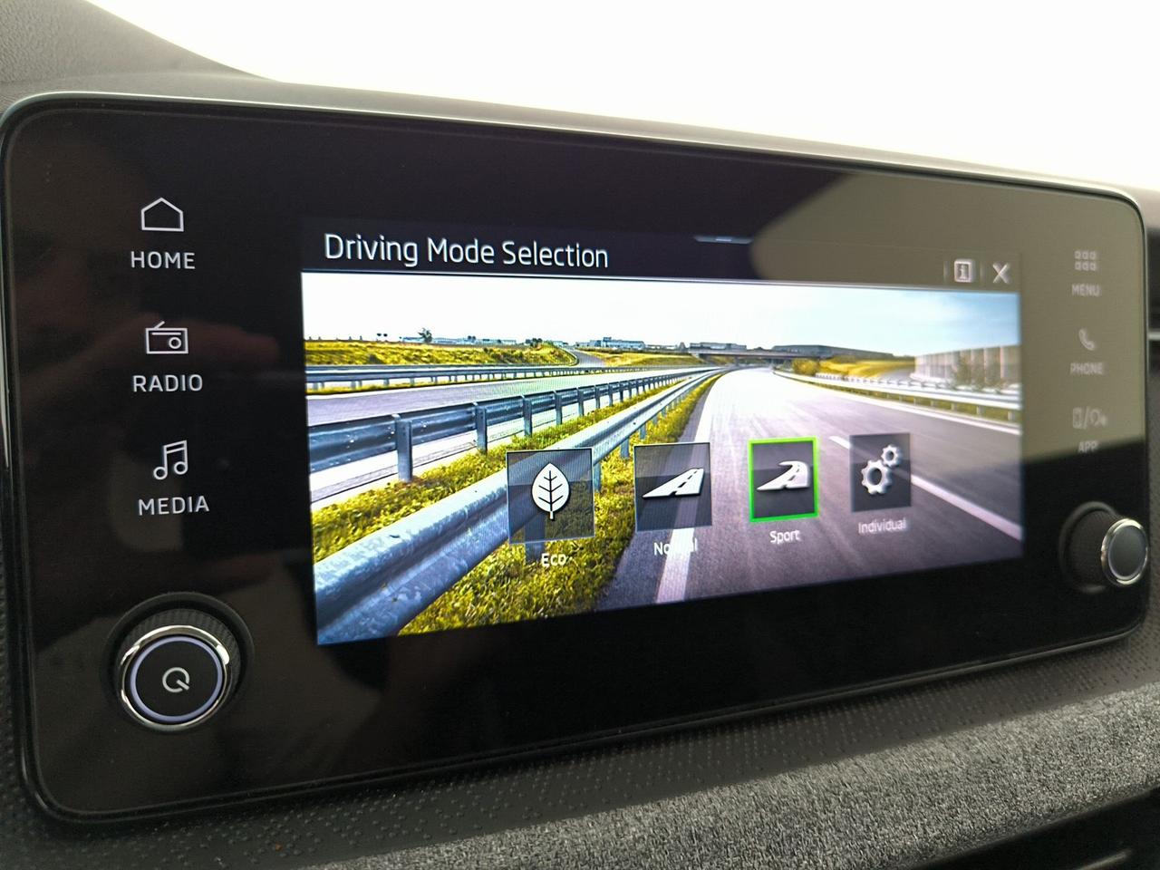 Skoda Kamiq 1.0 tsi black dots 115cv