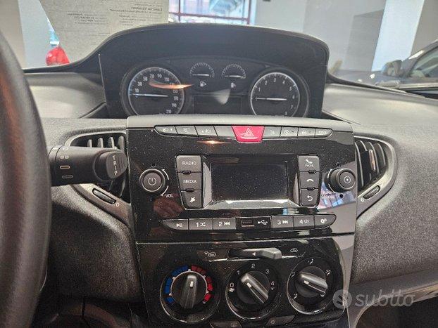 lancia ypsilon ecochic hybrid