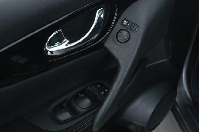 NISSAN Qashqai 1.6 dCi 4WD N-Connecta Tetto/Camera 360°/LED