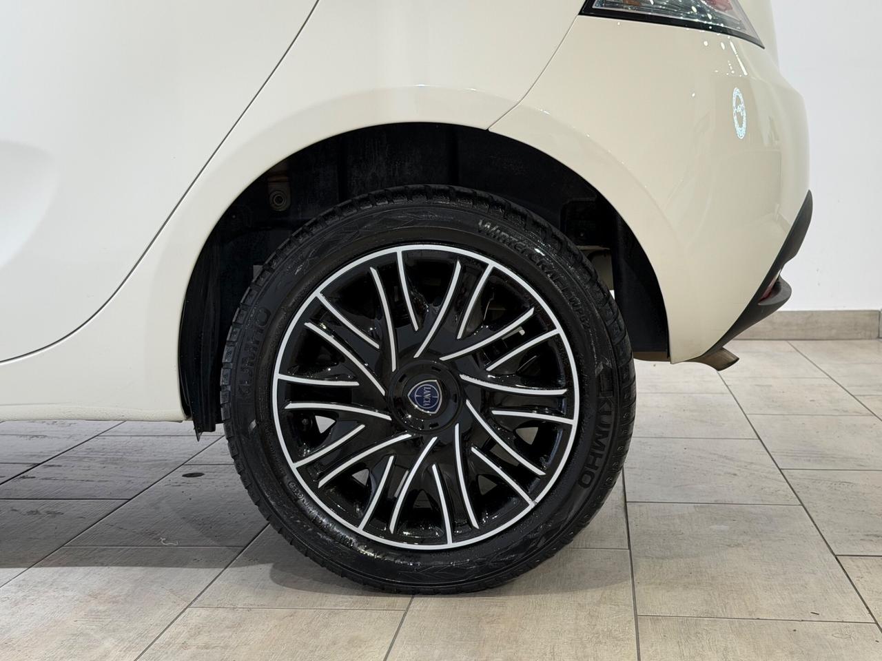 Lancia Ypsilon 1.0 Benzina /hybr 70cv My24
