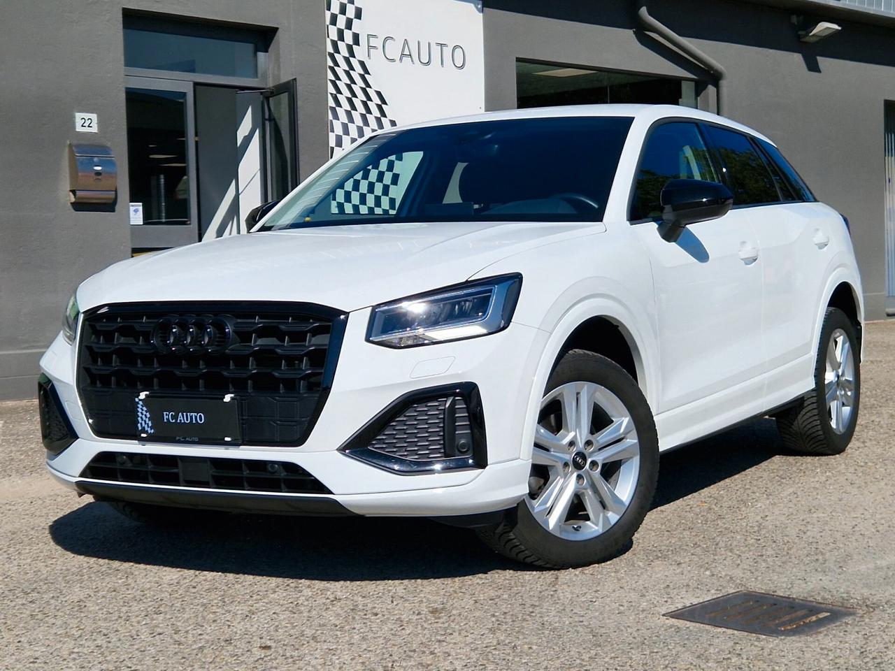 Audi Q2 30 TDI Identity Black