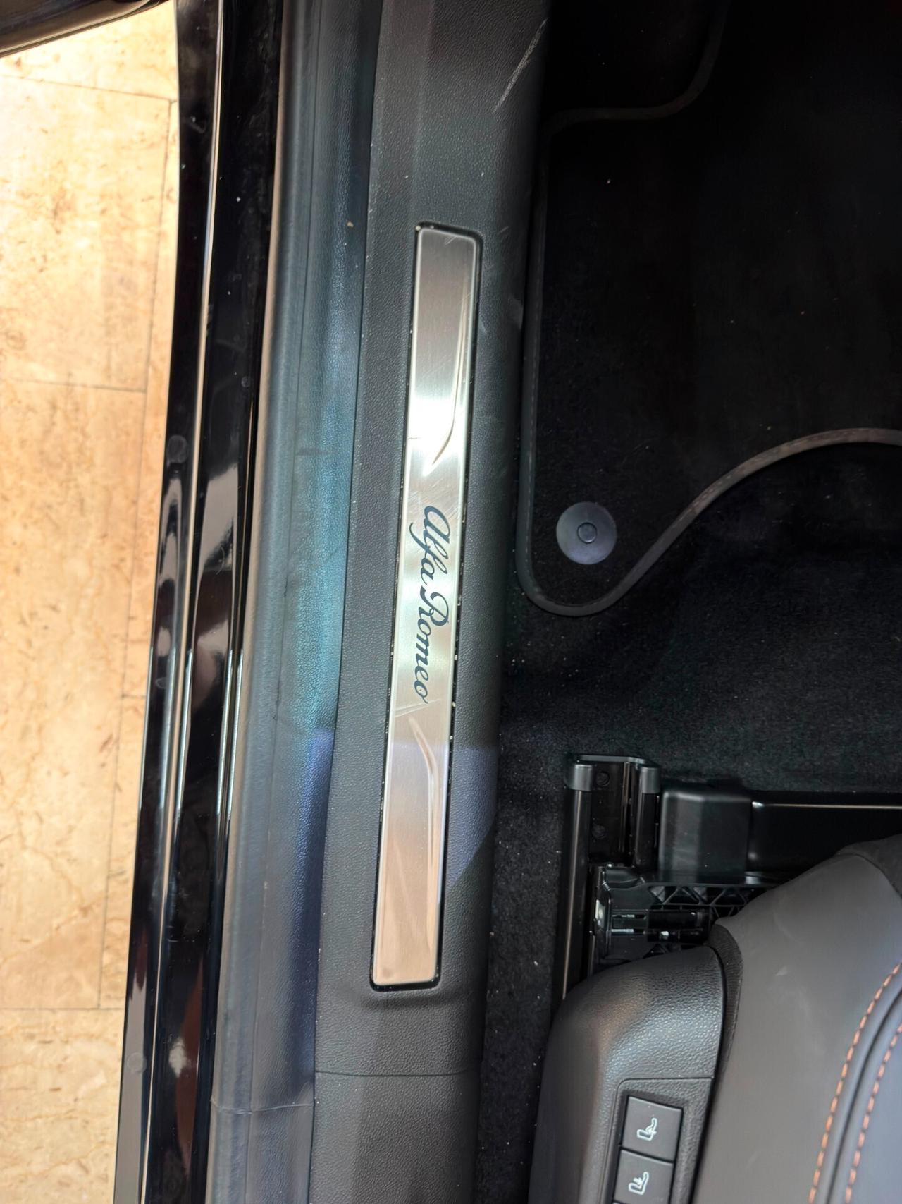 Alfa Romeo Junior 1.2 145 CV Hybrid eDCT6 Q4 Intensa Km0