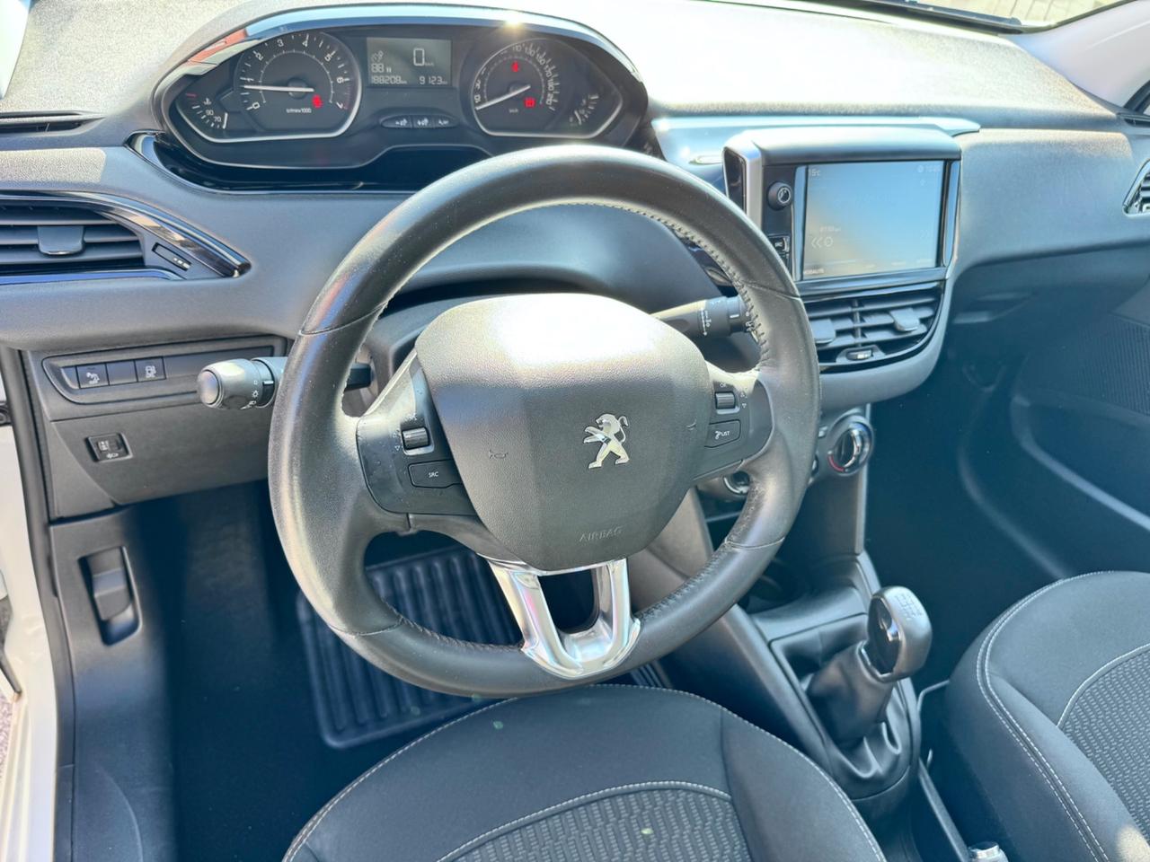 Peugeot 208 PureTech 82 5p. GPL Allure