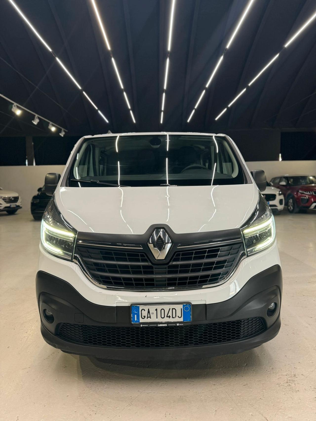RENAULT TRAFIC 6 POSTI
