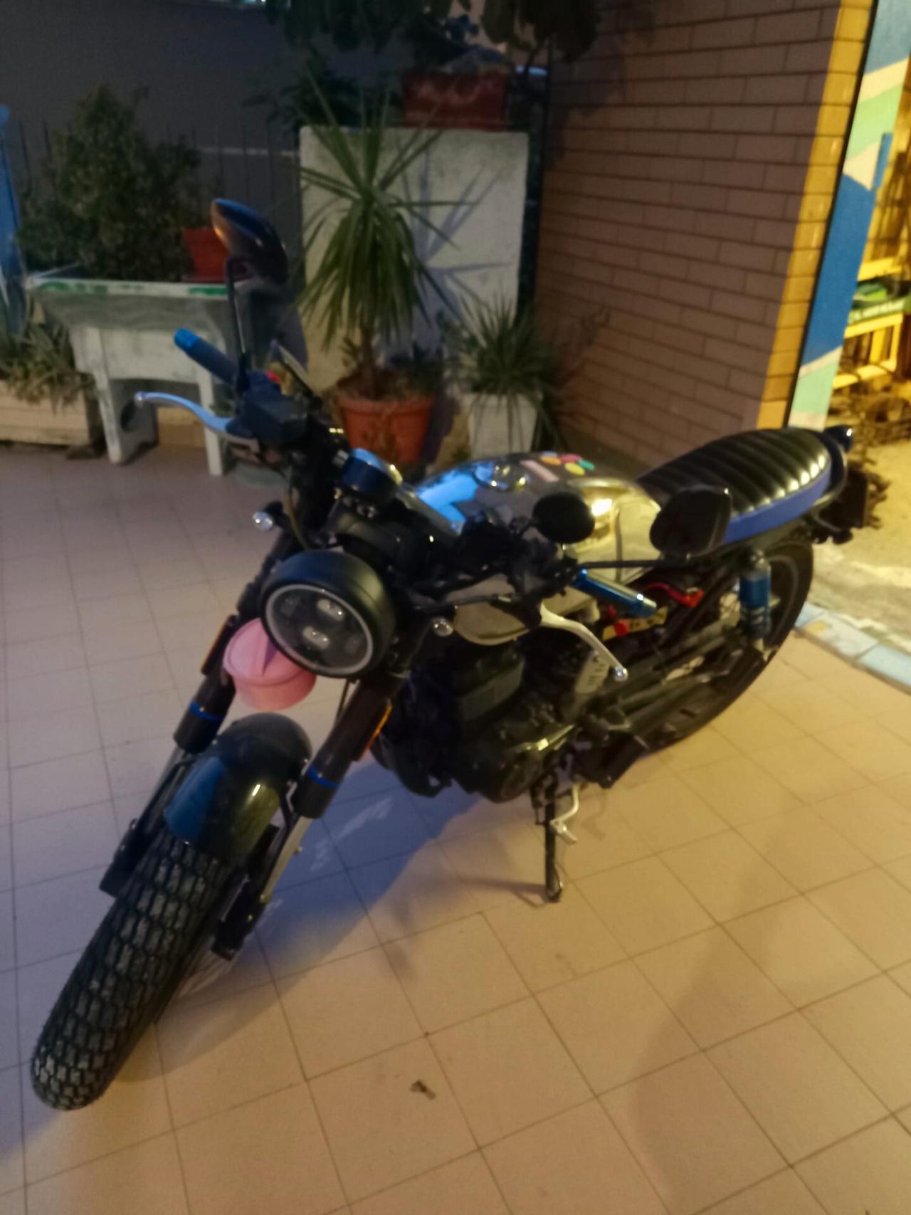 Hanway Black Café 125