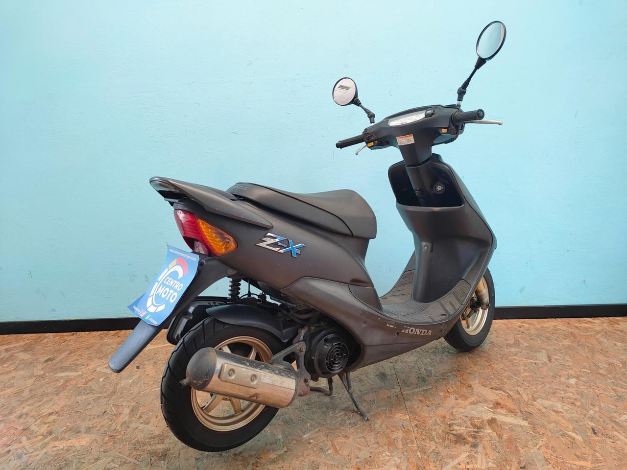 Honda Dio ZX 2 tempi soli 8688 km.