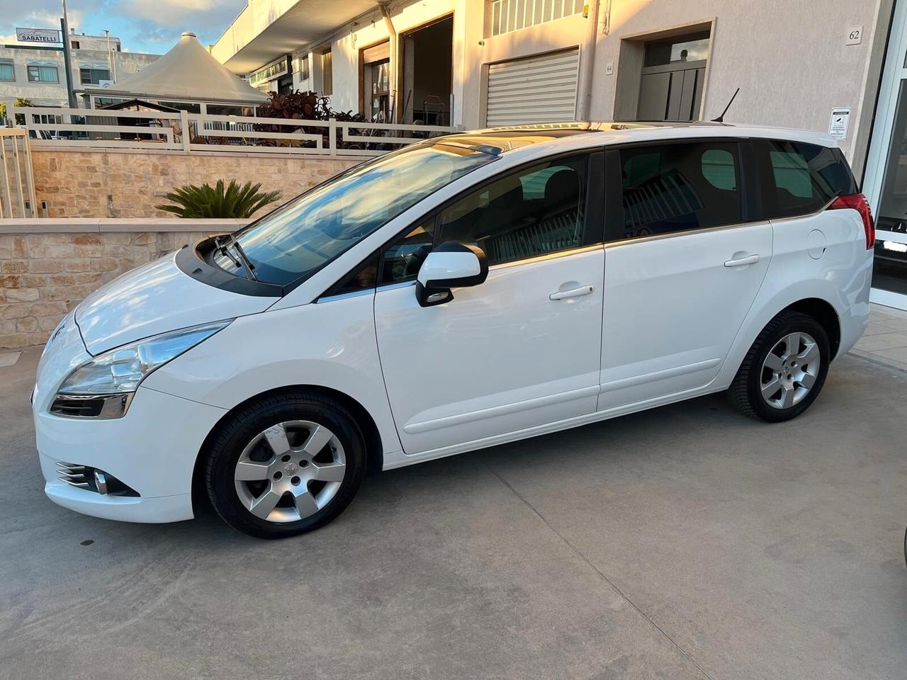 Peugeot 5008 1.6 e-HDi 115CV Stop&Start cambio robotizzato Active