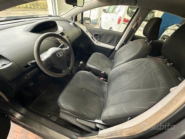 TOYOTA Yaris 2 serie Yaris 1.0 5 porte Now GPL