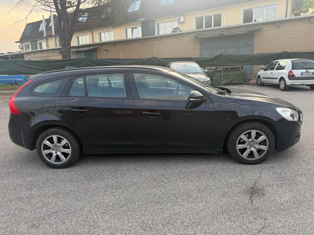 VOLVO V60 D2 1.6 Summum senza nessun lavoro da fare