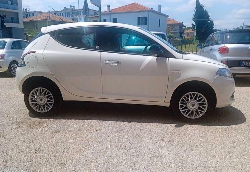 Lancia Ypsilon Ypsilon 0.9 t.air Gold s/CL ecochic metano 80cv E6