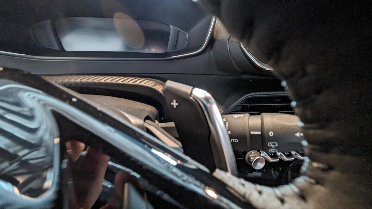 Peugeot 2008 Hybrid 145 e-DCS6 Allure