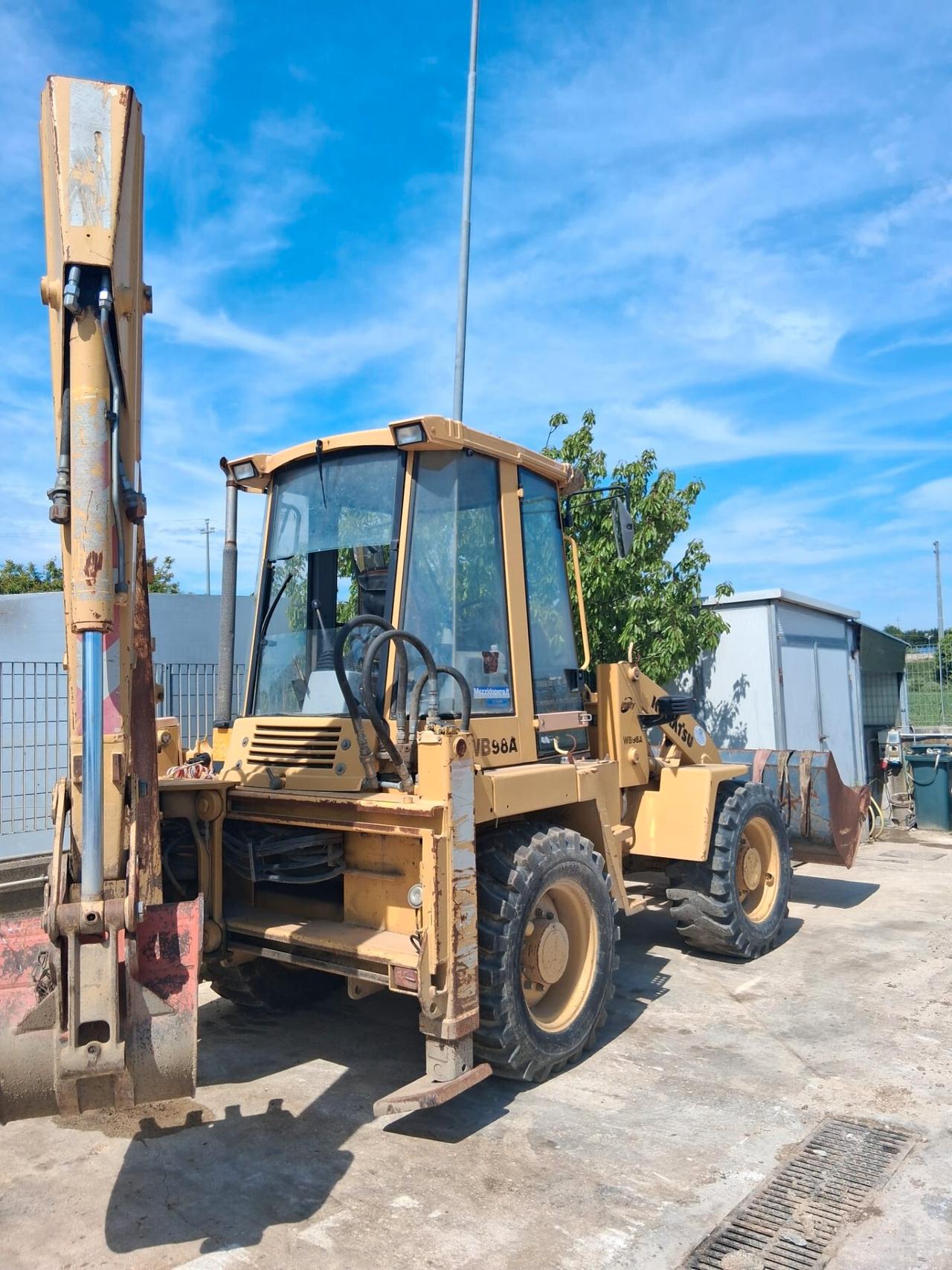 Komatsu WB98A