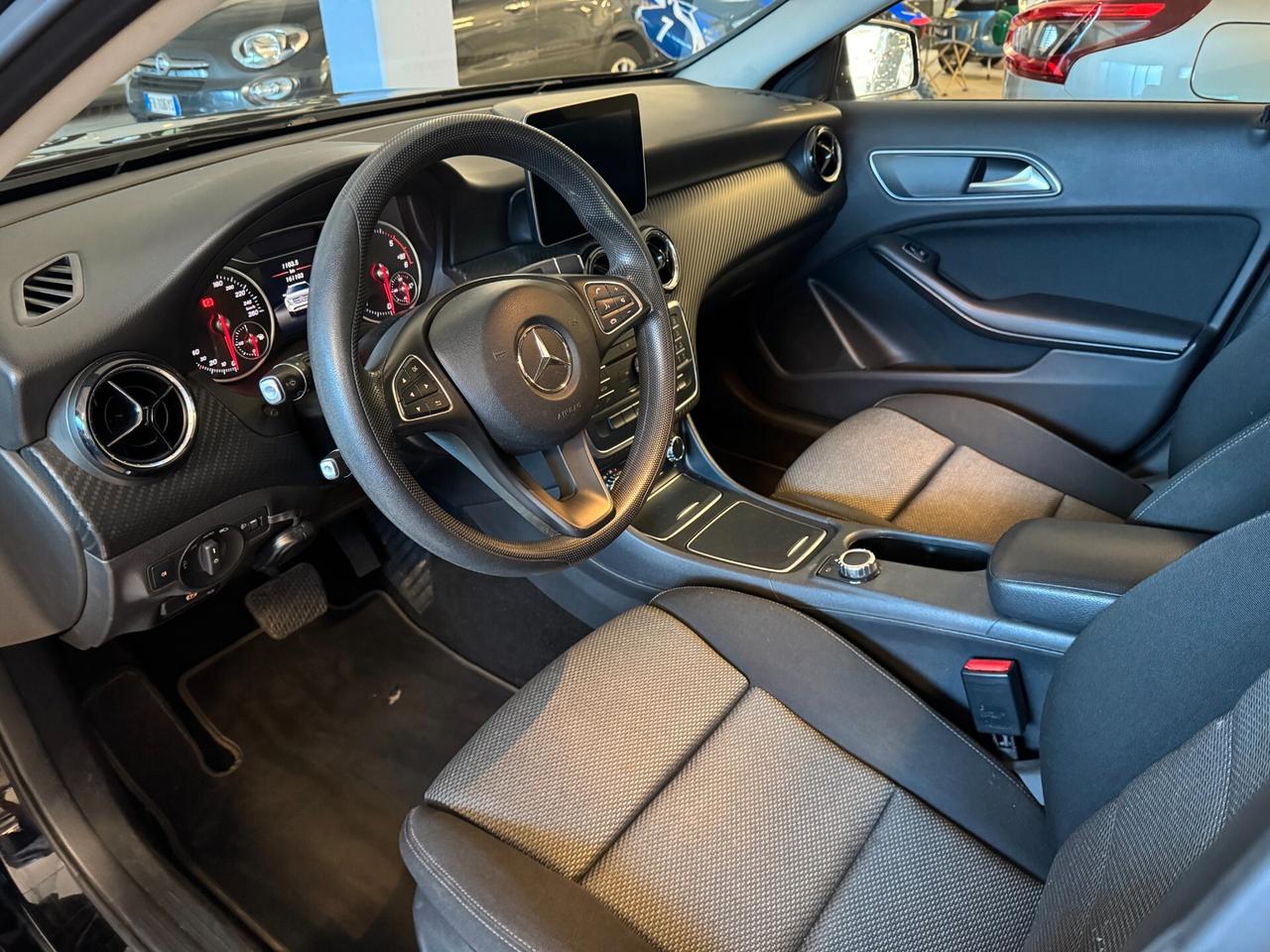 Mercedes-benz GLA 180 d executive 7g-dct