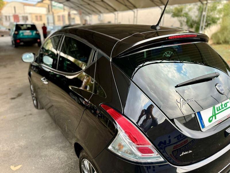 Lancia Ypsilon 1.0 FireFly 5 porte S&S Hybrid Gold Plus