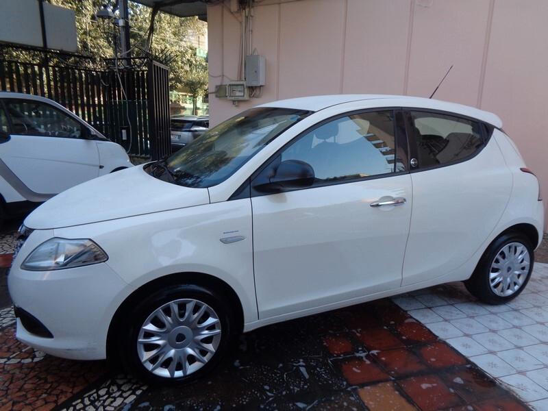 Lancia Ypsilon 1.2 69 CV 5 porte GPL Ecochic Silver