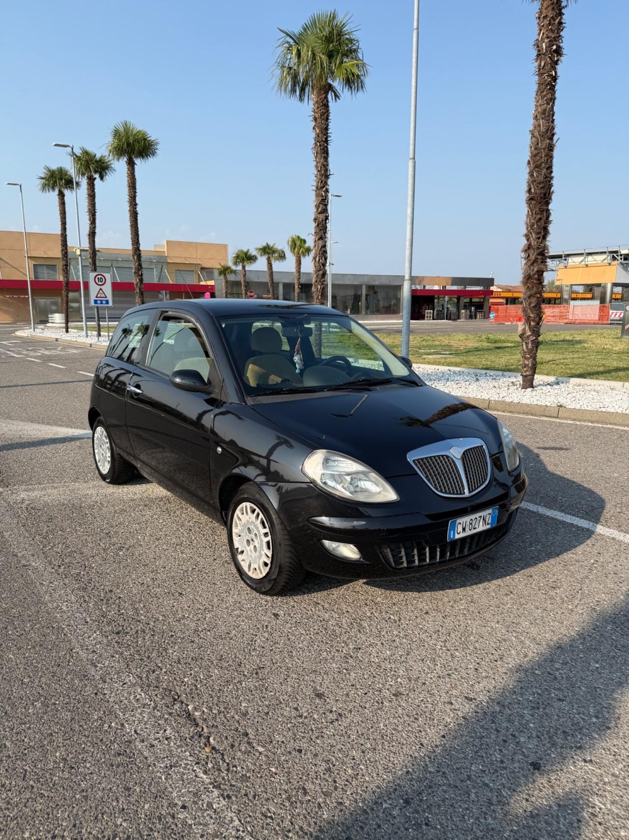 Lancia Ypsilon 1.2 16V Oro